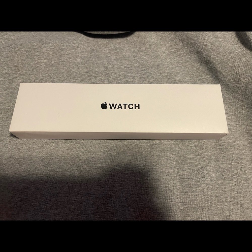Apple Watch SE 44mm open box brand new condition